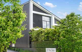 2/37 Glen Atkinson Street, St Heliers