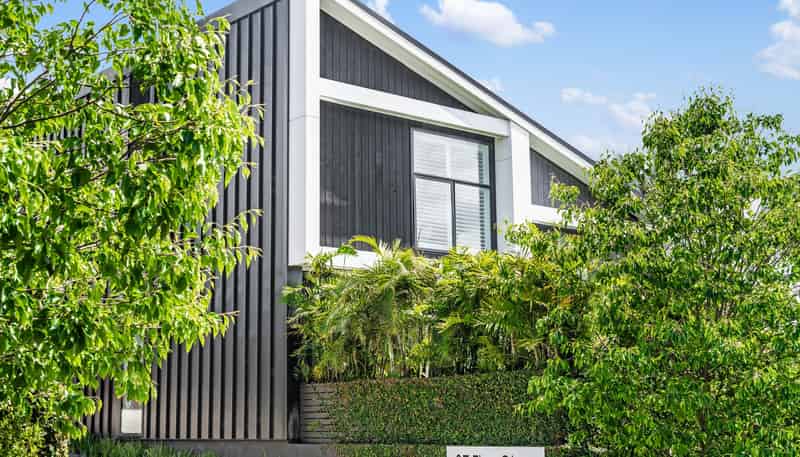 2/37 Glen Atkinson Street, St Heliers