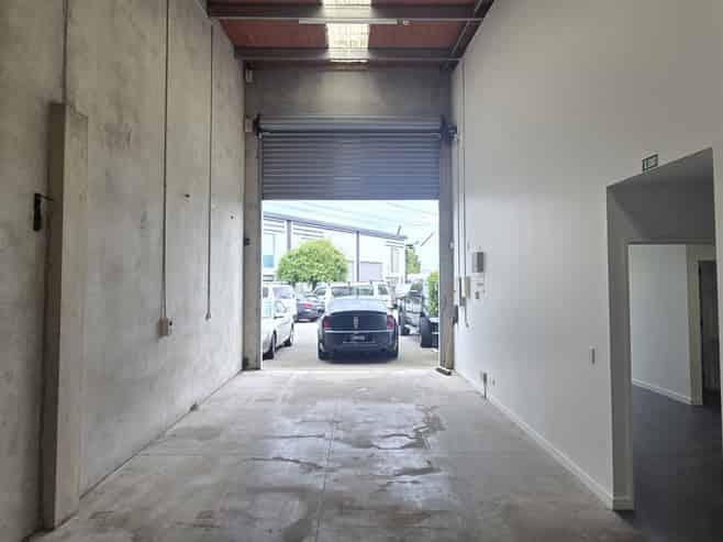 Affordable, tidy industrial unit - well located