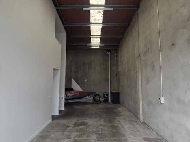 Affordable, tidy industrial unit - well located