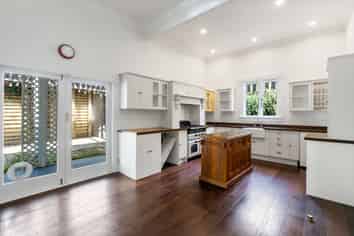 8 Campbelton Street, Lawrence