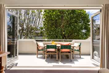 75 Thirteenth Avenue, Avenues