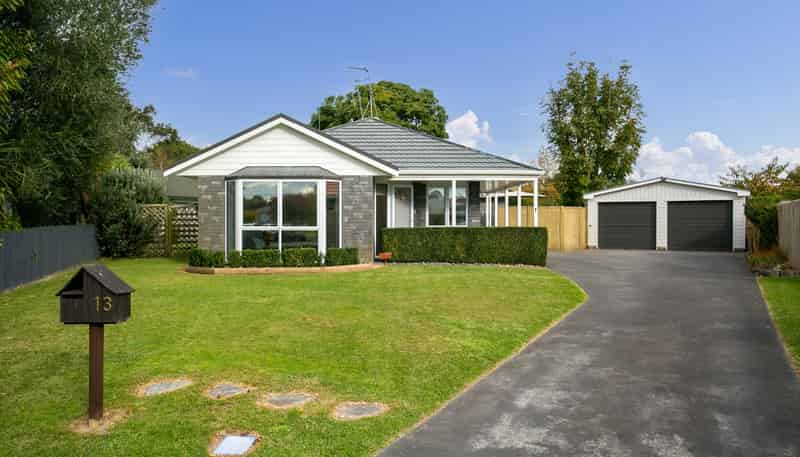 13 Hilliard Place, Leamington