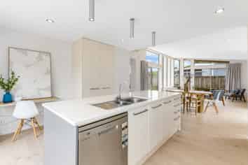 14 Tea Tree Lane, Woodridge