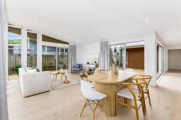 14 Tea Tree Lane, Woodridge