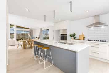 14 Tea Tree Lane, Woodridge