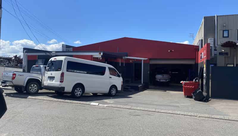 64 View Road, Mangakakahi