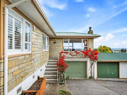 462 Don Buck Road, Massey