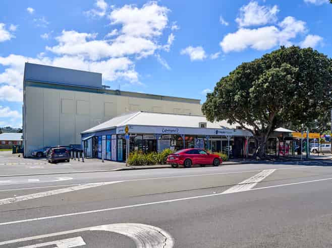 Prime Corner Investment in the Heart of Miramar