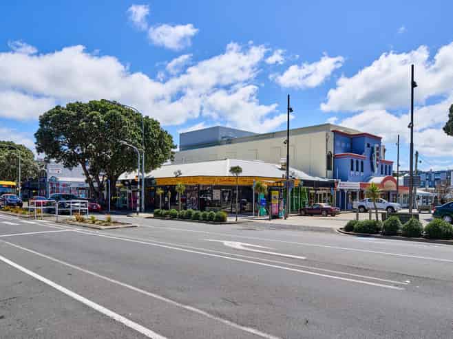 Prime Corner Investment in the Heart of Miramar