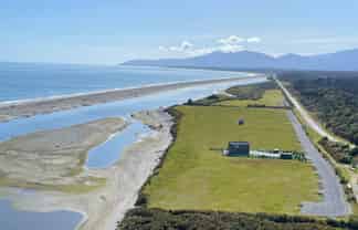 33 Fox Moth Drive, Haast