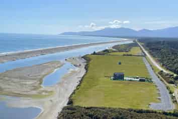 33 Fox Moth Drive, Haast