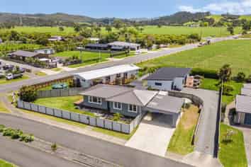 1 Lowburn Avenue, Waipu