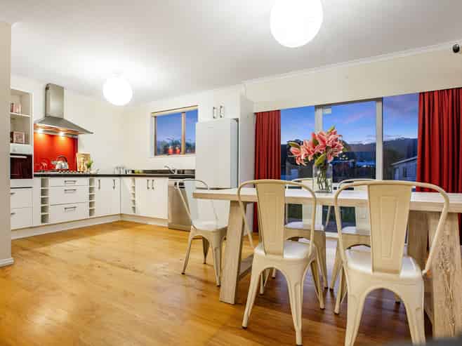 5 Ngatitoa Street, Takapuwahia