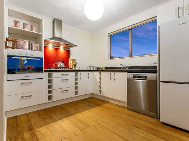 5 Ngatitoa Street, Takapuwahia