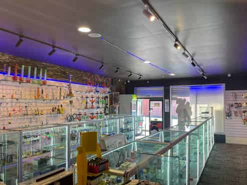 MEADOWLAND TENANTED OR OWNER-OCCUPIER OPPORTUNITY
