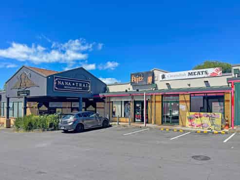 MEADOWLAND TENANTED OR OWNER-OCCUPIER OPPORTUNITY
