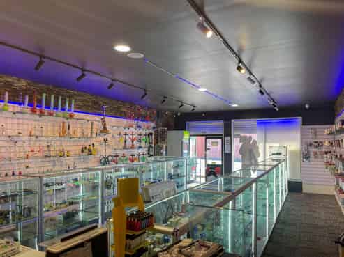 MEADOWLAND TENANTED OR OWNER-OCCUPIER OPPORTUNITY
