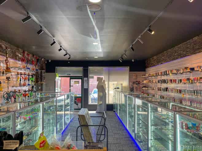 MEADOWLAND TENANTED OR OWNER-OCCUPIER OPPORTUNITY
