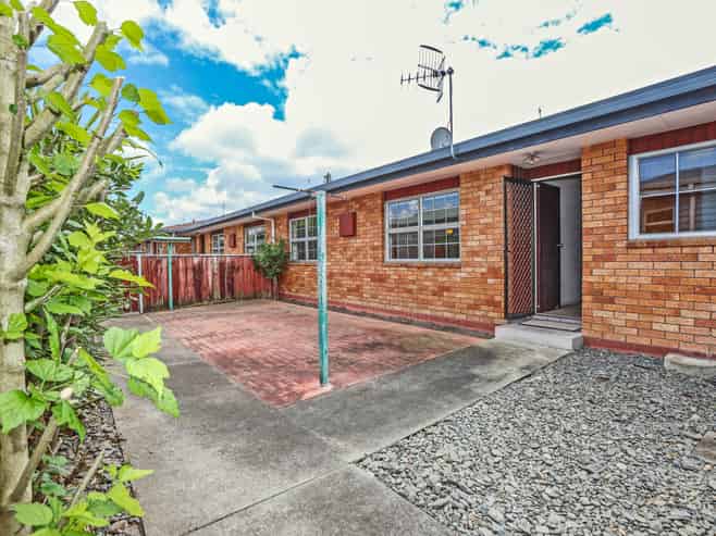 2/24 Middle Road, Havelock North