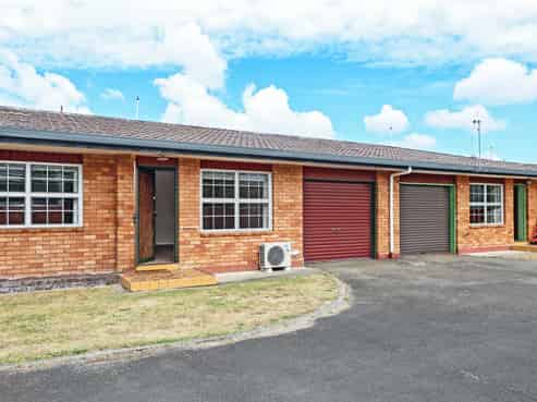 2/24 Middle Road, Havelock North
