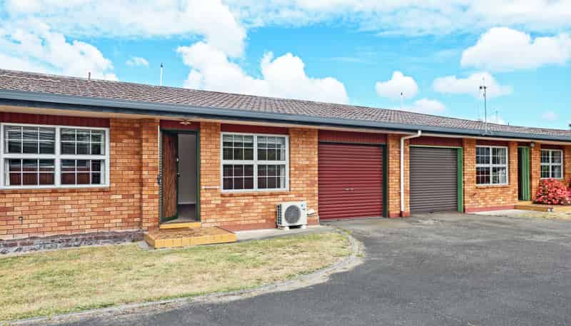 2/24 Middle Road, Havelock North