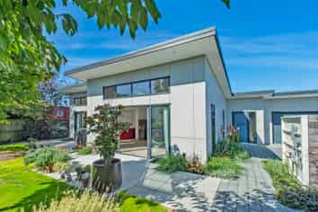 40B High Street, LEESTON