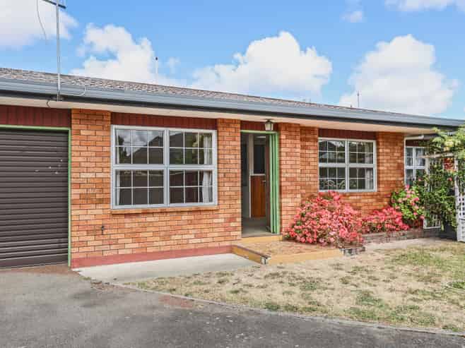 3/24 Middle Road, Havelock North