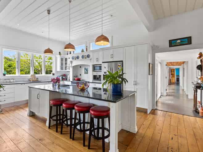 11 Townsend Road, Paraite