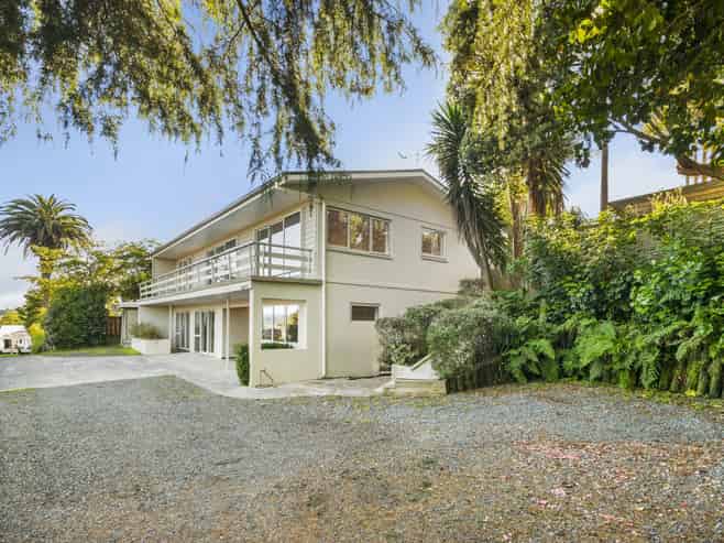 67 Fifteenth Avenue, Avenues