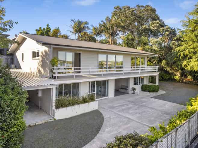 67 Fifteenth Avenue, Avenues