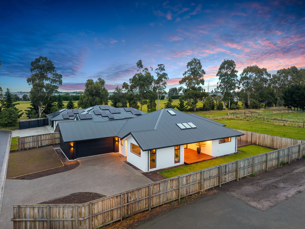New. Complete. Exceptional., Rolleston