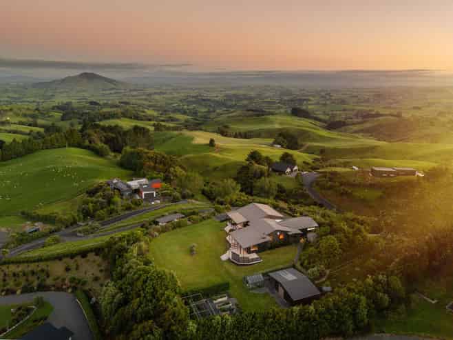 8 Tiwarawara Lane, Pirongia