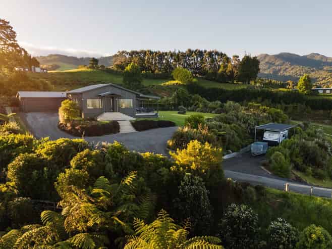 8 Tiwarawara Lane, Pirongia