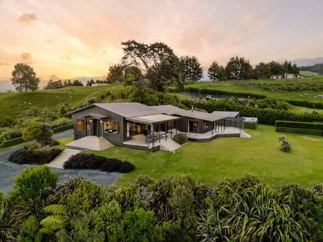 8 Tiwarawara Lane, Pirongia