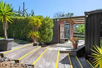 77 Portland Road, Portland