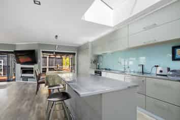 77 Portland Road, Portland