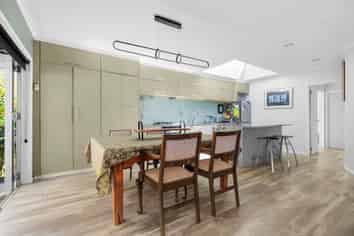 77 Portland Road, Portland