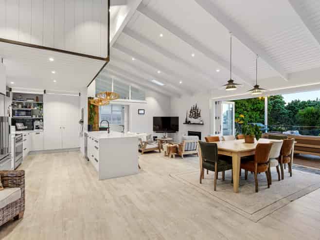 899 Whangaparaoa Road, Manly