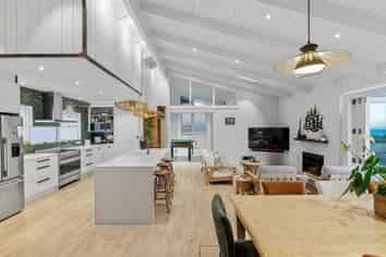 899 Whangaparaoa Road, Manly