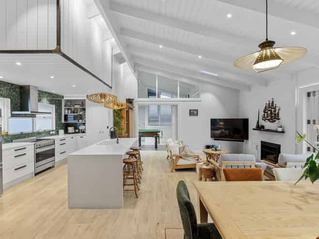 899 Whangaparaoa Road, Manly