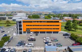 Bright CBD Office – Lift, Views & Visitor Parks