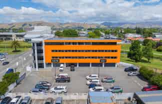 Bright CBD Offices – Lift, Views & Visitor Parks