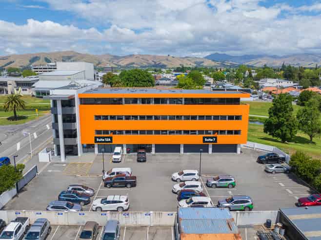 Bright CBD Offices – Lift, Views & Visitor Parks