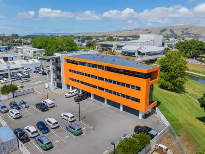 Bright CBD Offices – Lift, Views & Visitor Parks
