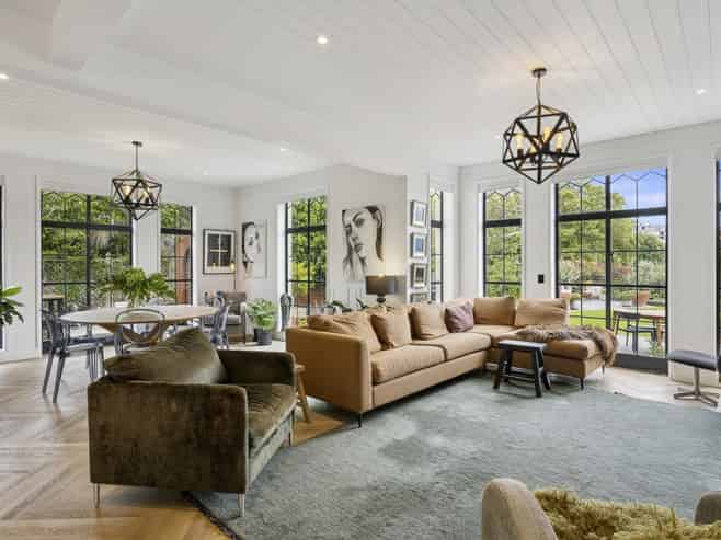 365 Stuart Street, Roslyn