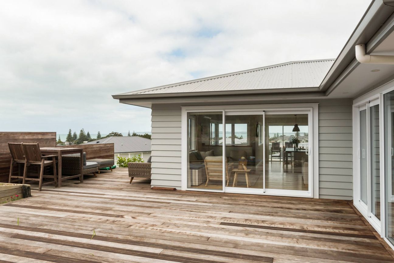 Elevated Section with Views. What more could you want! - Fler