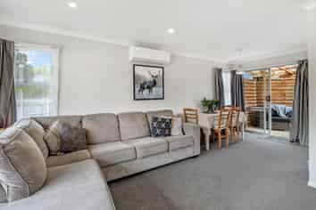 25 Pinedale Parade, Milson