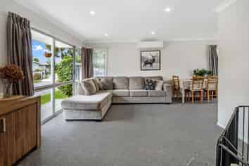 25 Pinedale Parade, Milson