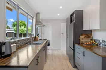 25 Pinedale Parade, Milson